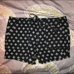GAP size 6 patterned shorts